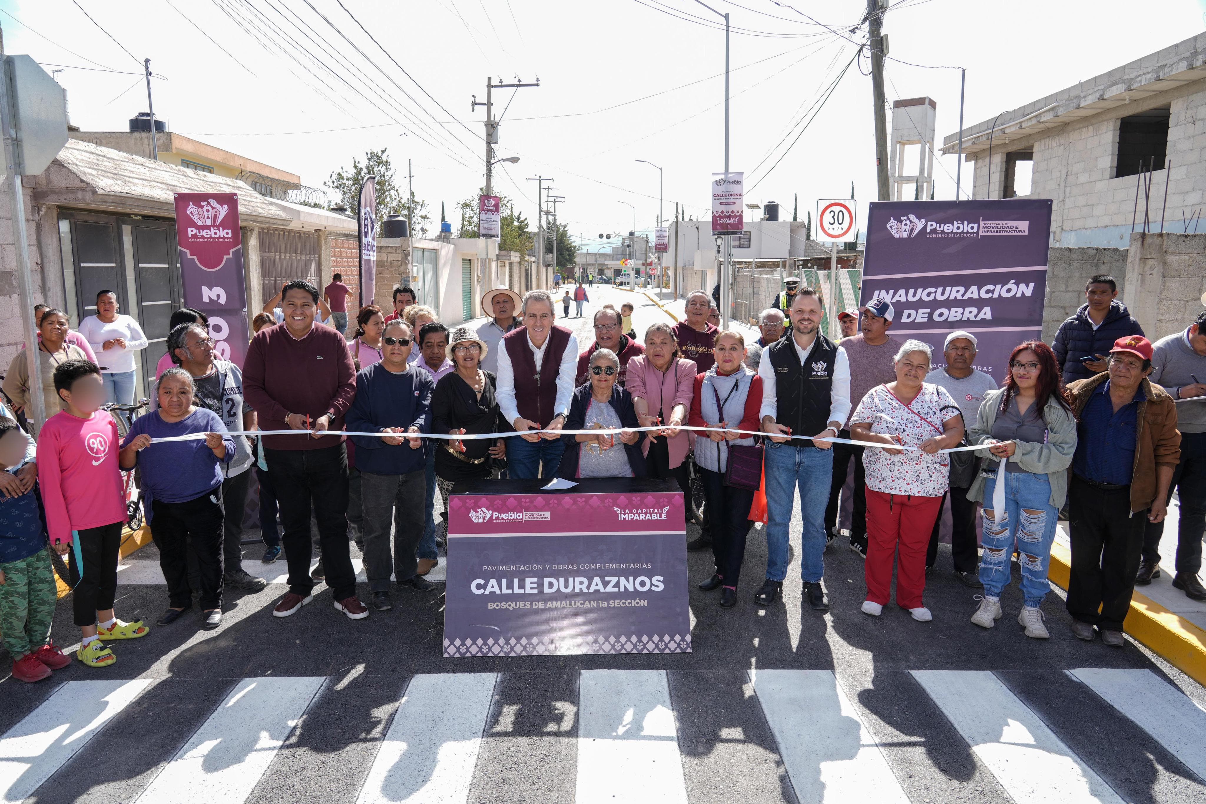 Inaugura Pepe Chedraui pavimentación de la calle Duraznos