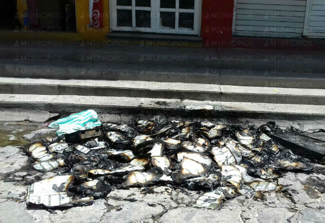 También en Tlapanalá protestan y queman boletas electorales