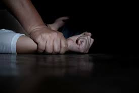 Hombre abusa sexualmente de su vecina en vecindad del Barrio del Alto