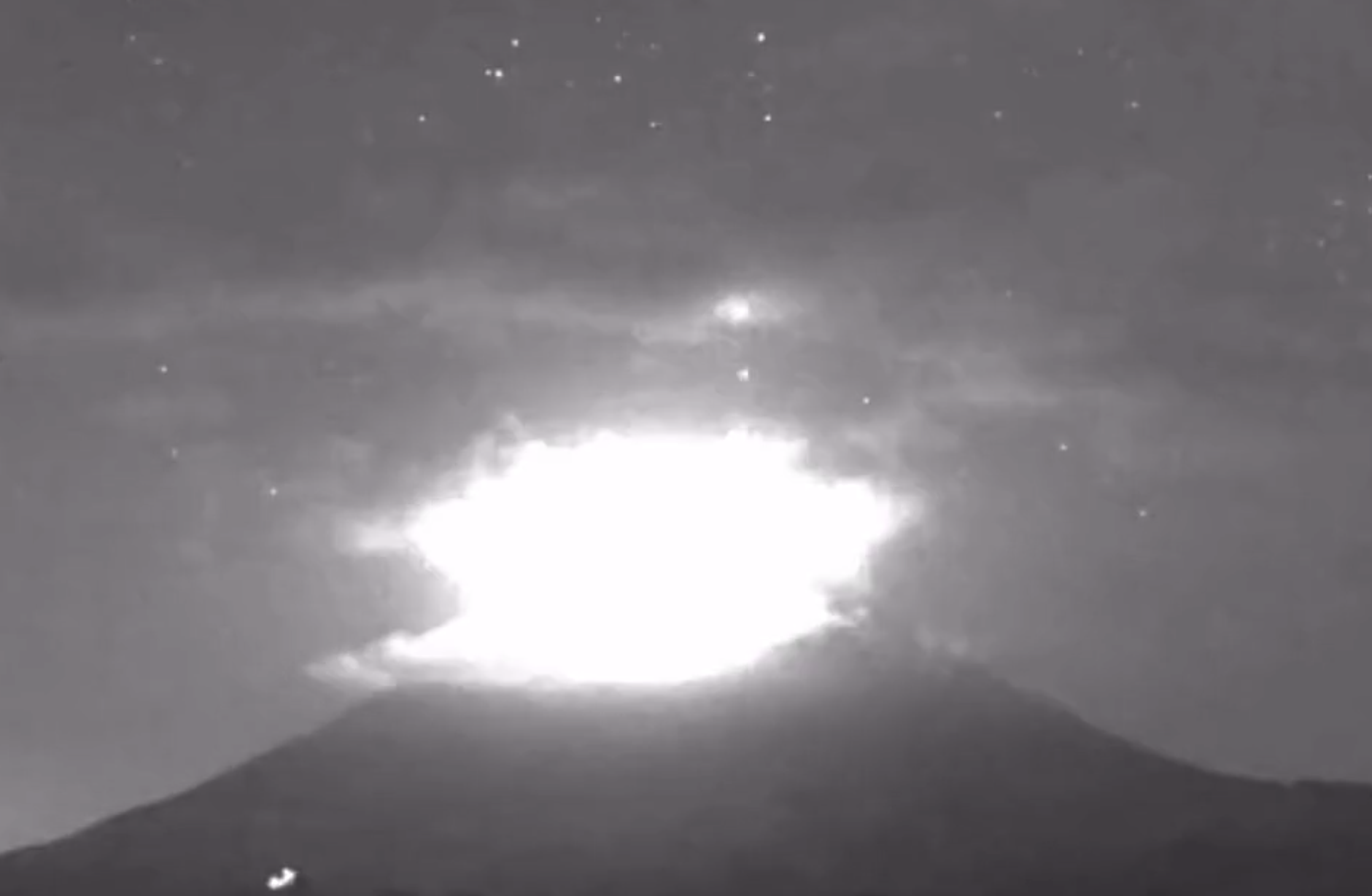 VIDEO Explosión del Popocatépetl le quita el sueño a los poblanos
