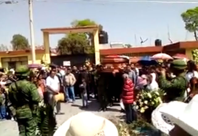 VIDEO: Homenajean a policías asesinados en Los Reyes de Juárez