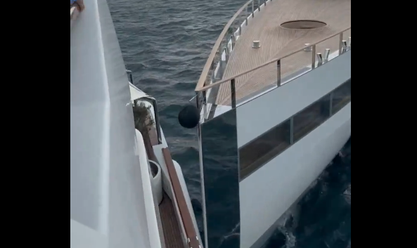 VIDEO Yate de Steve Jobs le raya la nave a Ricardo Salinas en Italia