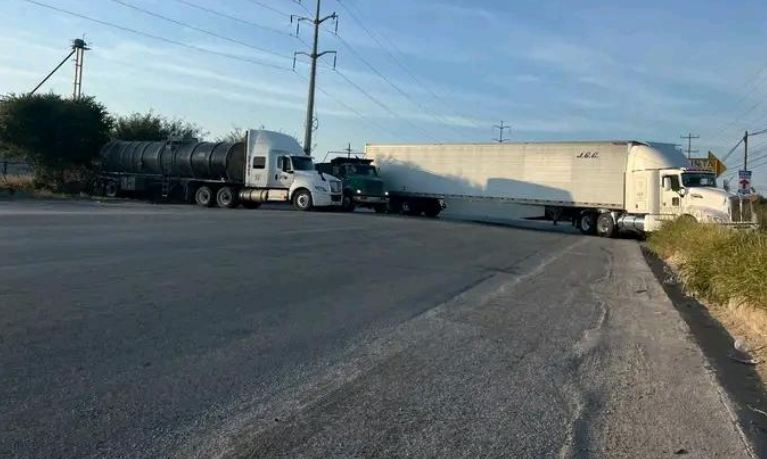 Reportan varios narcobloqueos en Reynosa, Tamaulipas