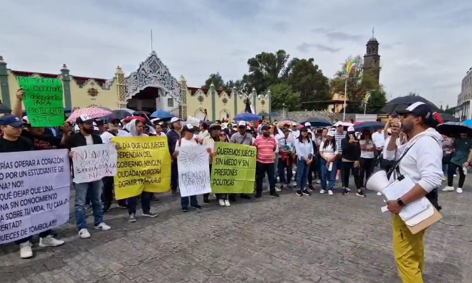 Continúan protestas contra reforma judicial en Puebla, ahora en Casa Aguayo