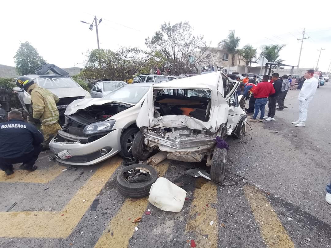 Fuerte accidente sobre la federal a Tehuacán deja dos lesionados