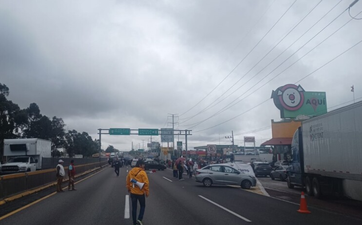 Caos Vial: Trabajadores del Poder Judicial bloquean la México-Puebla