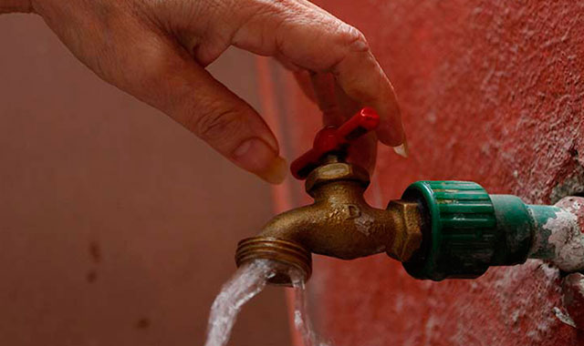 Cortan el agua a dos lavanderías de Tlalancaleca por no pagarla