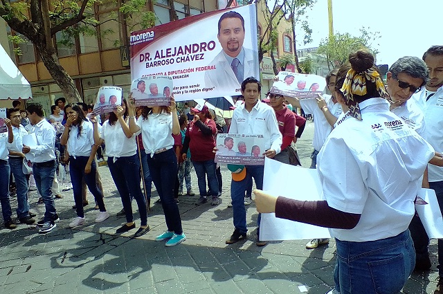 Protestan sindicalizados de Tehuacán durante desfile del 1 de Mayo
