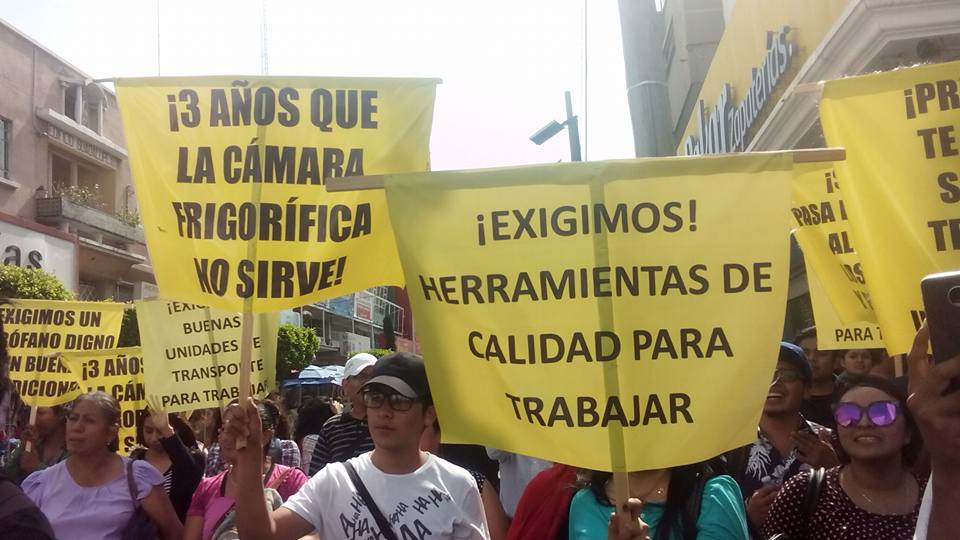 Protestan sindicalizados contra gobierno municipal de Tehuacán