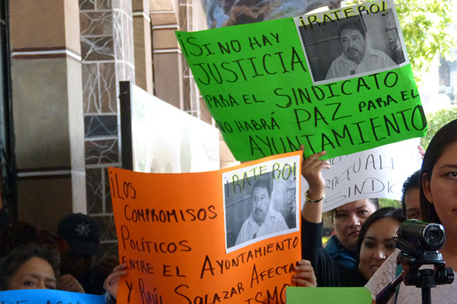 Marchan contra síndico de Tehuacán acusado de alentar sindicato