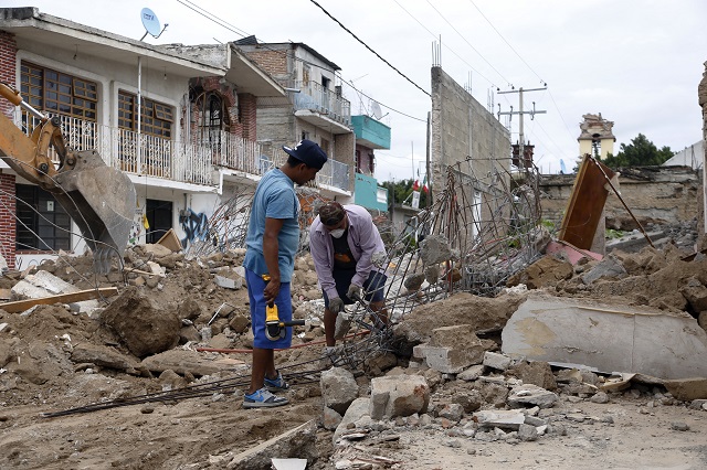 Solo 10 municipios reciben material para reconstrucción en Puebla