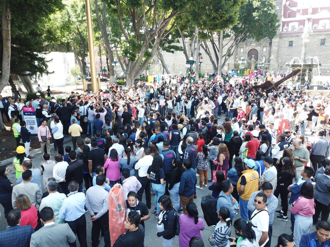Poblanos participan en el Simulacro Nacional 