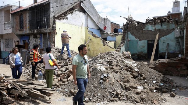 Entregan cuartos en Tlapanalá a afectados por sismo del 2017
