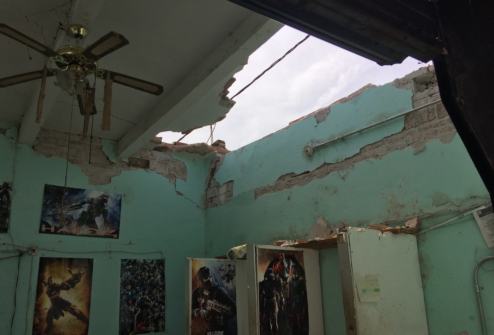 Duermen en la calle por temor a otro sismo en Tehuitzingo