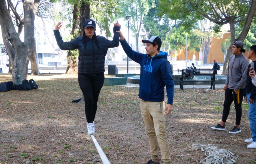 Imdp integra al nuevo deporte, Slackline, a Vía Recreativa de Puebla