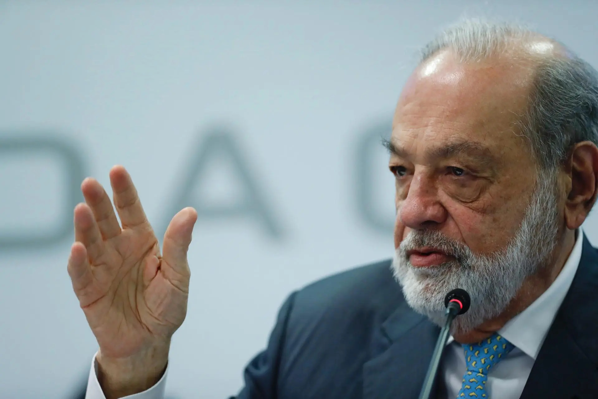 Carlos Slim se beneficia con guerra de aranceles de Trump