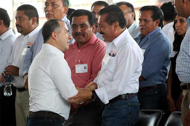 Reconoce edil de Xicotepec labor de maestros de las secciones 23 y 51 ...