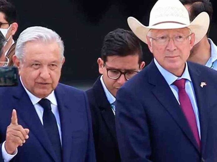 Ken Salazar afirma que AMLO cerró la puerta a inversiones por 32 mdd