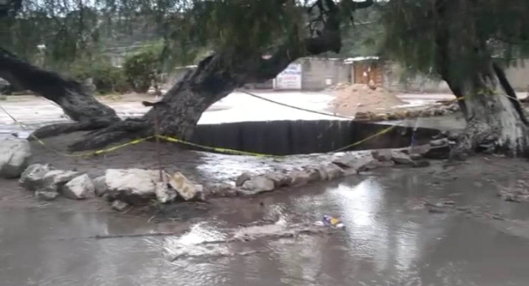 Surge socavón de casi 9 metros en colonia Antorchista en Tehuacán 