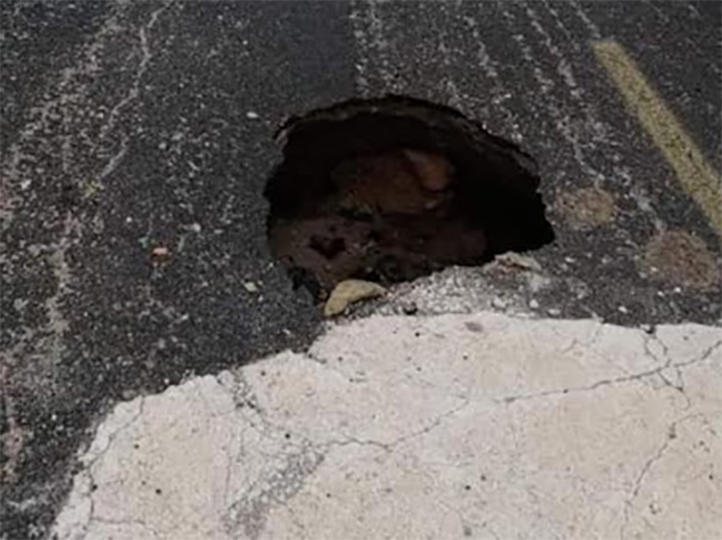 Se forman hundimientos en la carretera de Petlalcingo a San Jerónimo Xayacatlán