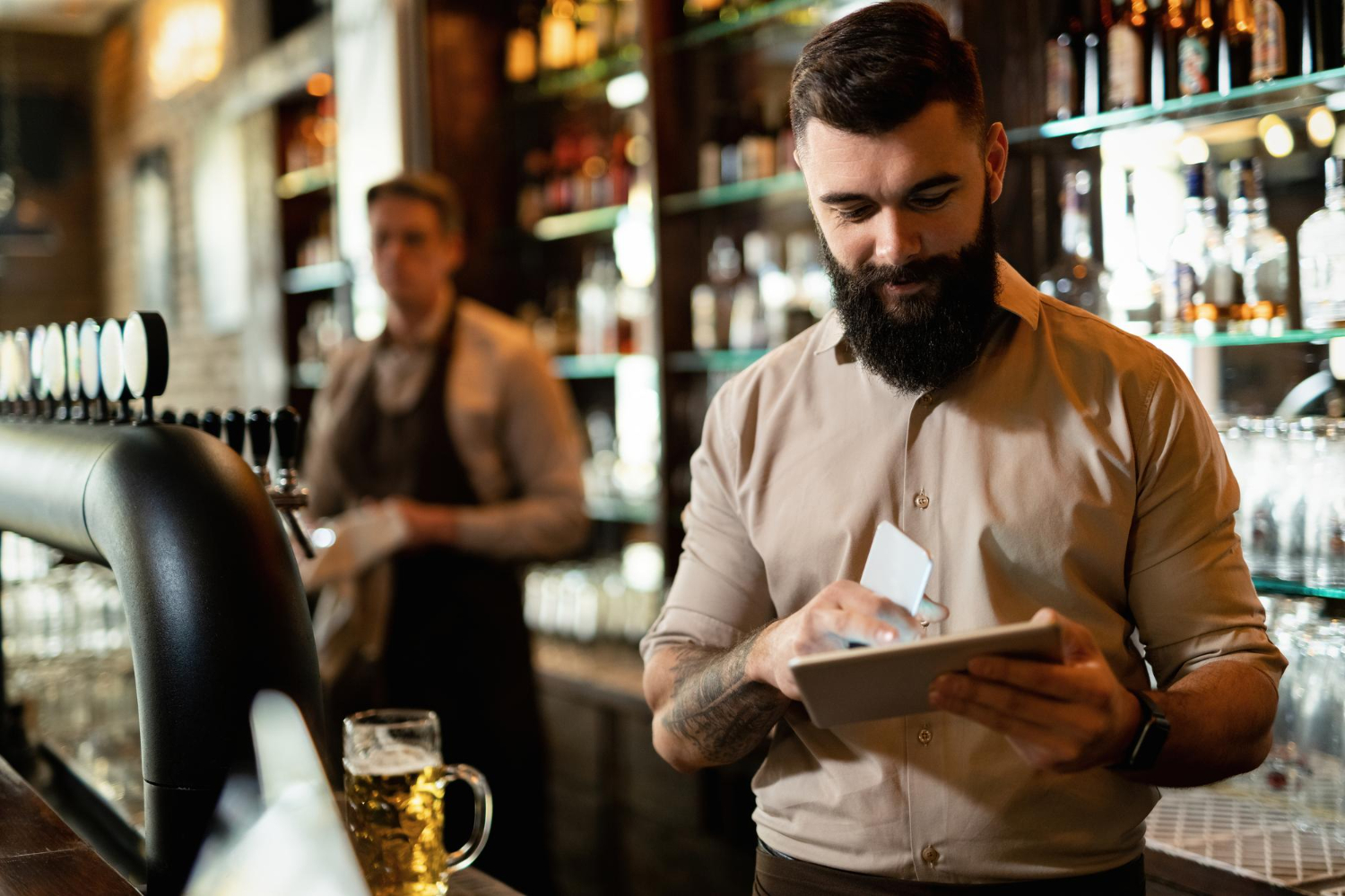 Gestiona mejor las finanzas de tu bar en fin de año con sistemas en la nube