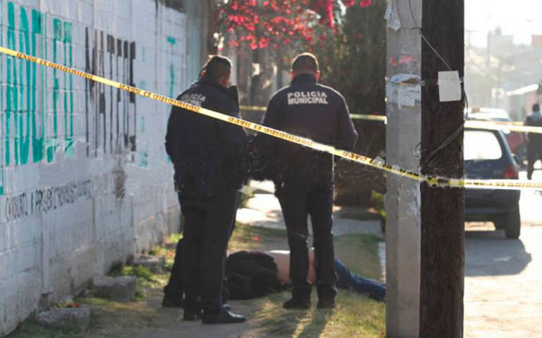 Encuentran cadáver en banqueta de Chachapa