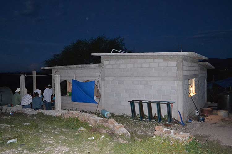 Llevan energia solar a familias de comunidades mixtecas