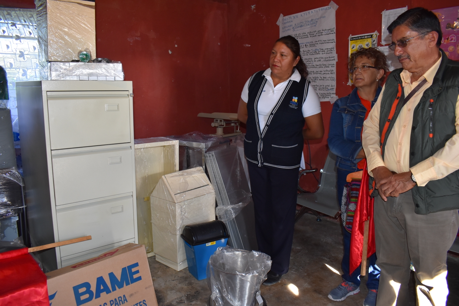 Equipa alcalde de Ixcaquixtla casas de salud