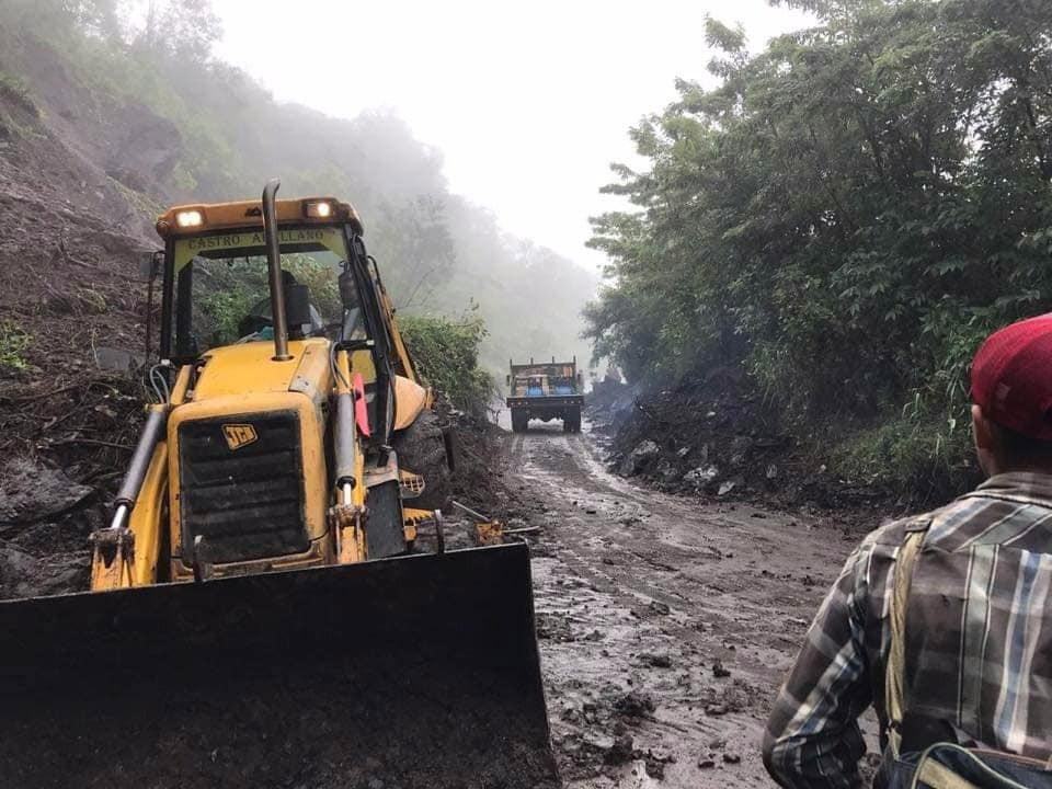 Cierres carreteros por lluvias en Sierra Negra de Puebla