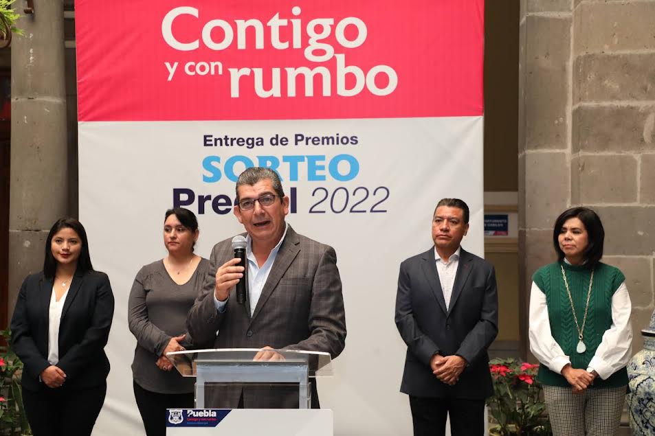 Ganadores del Sorteo Predial 2022 reciben premios por 2.2 mdp