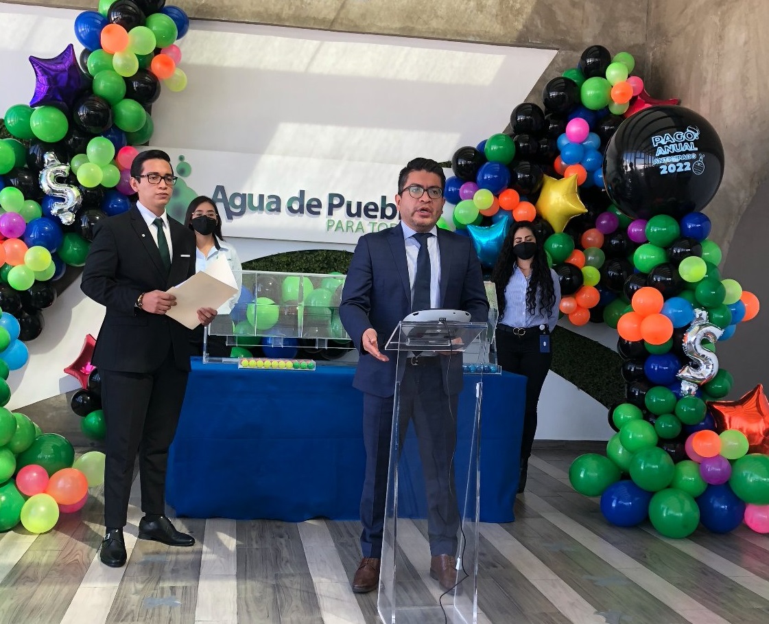 Él fue el ganador de medio millón de pesos sorteados por Agua de Puebla