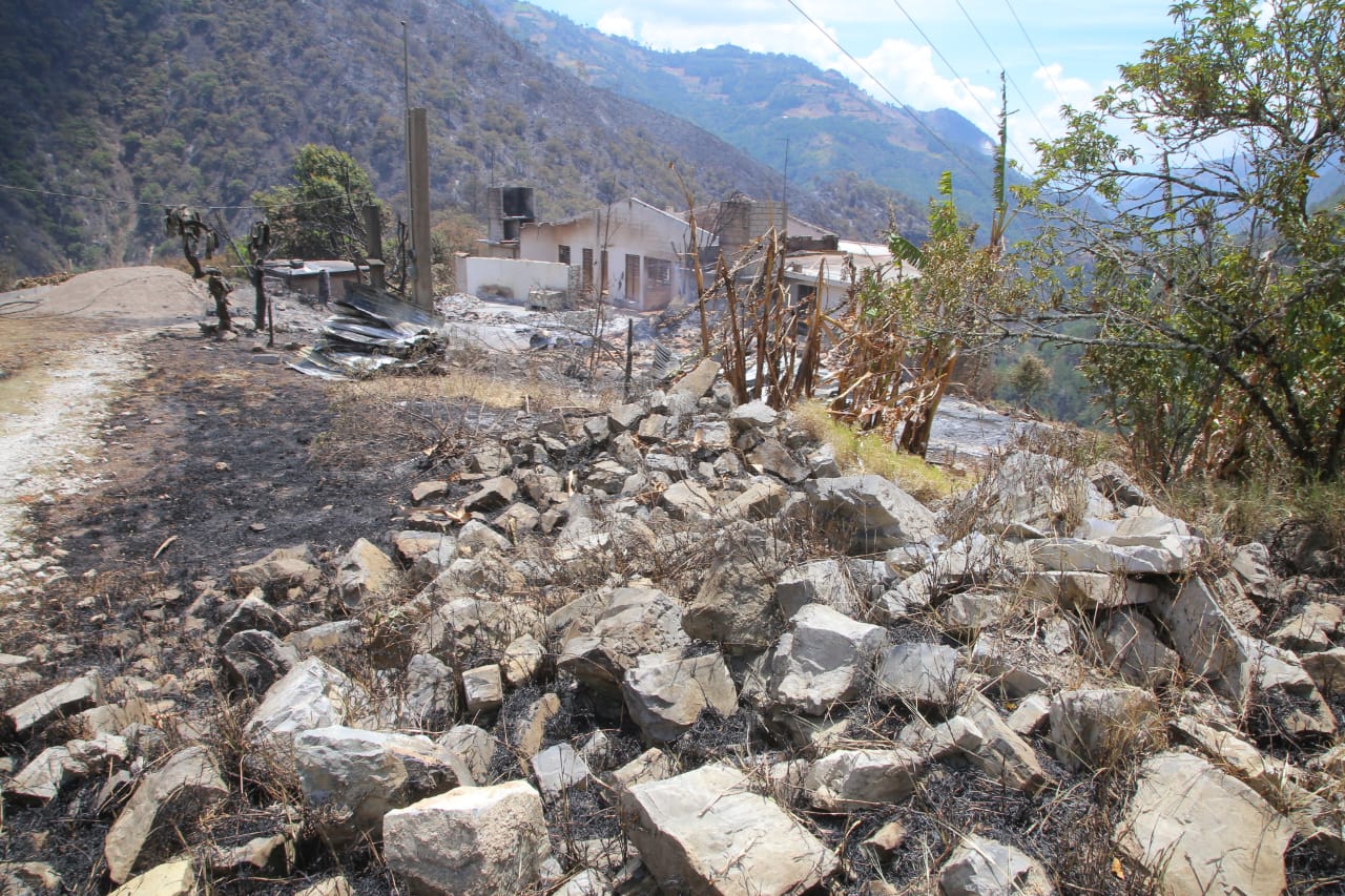 Contribuye SEDIF al bienestar de familias afectadas por incendio forestal en Zacatlán