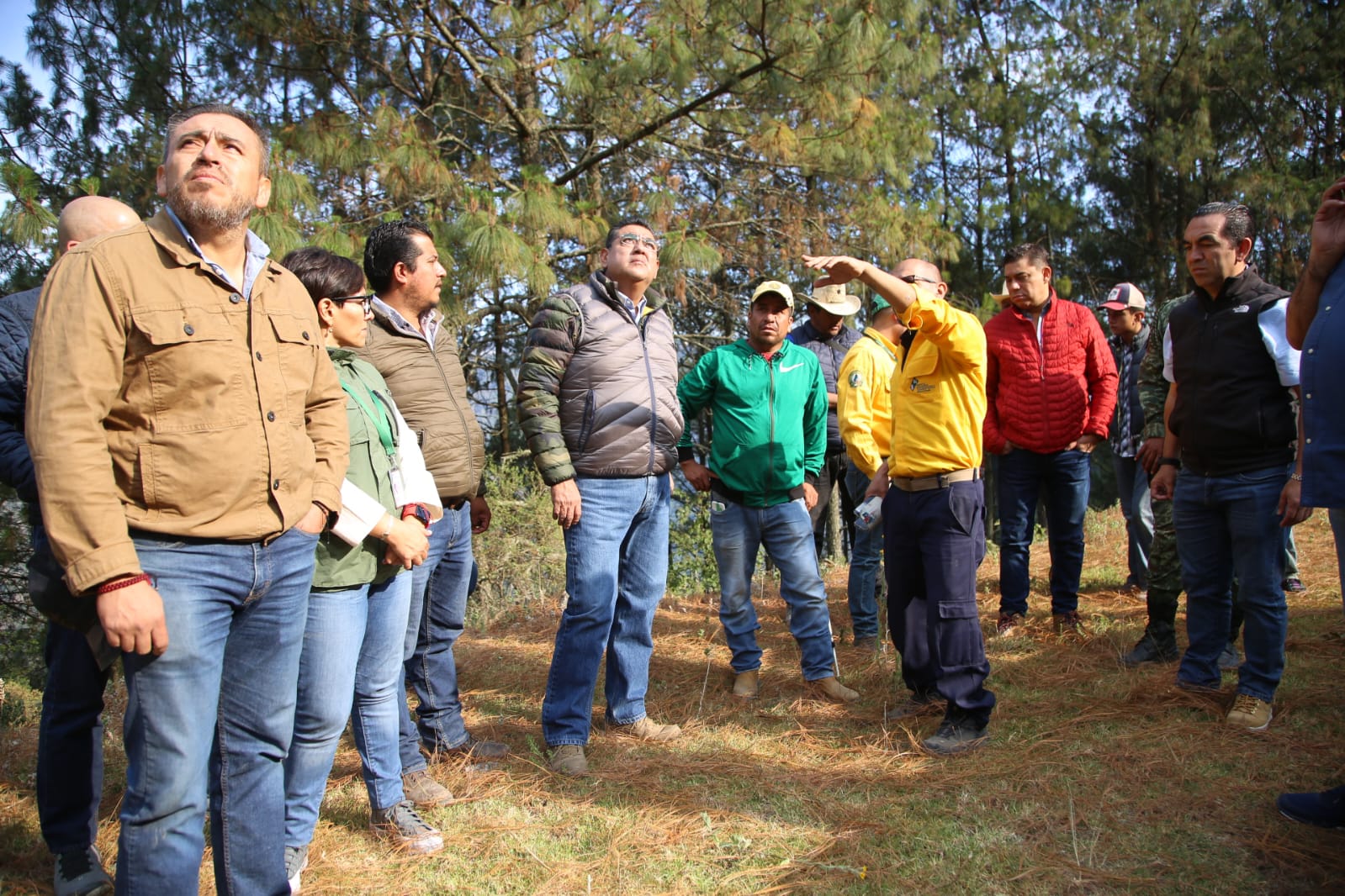 VIDEO Refuerza Gobierno de Puebla labores para extinguir incendio forestal en Zacatlán