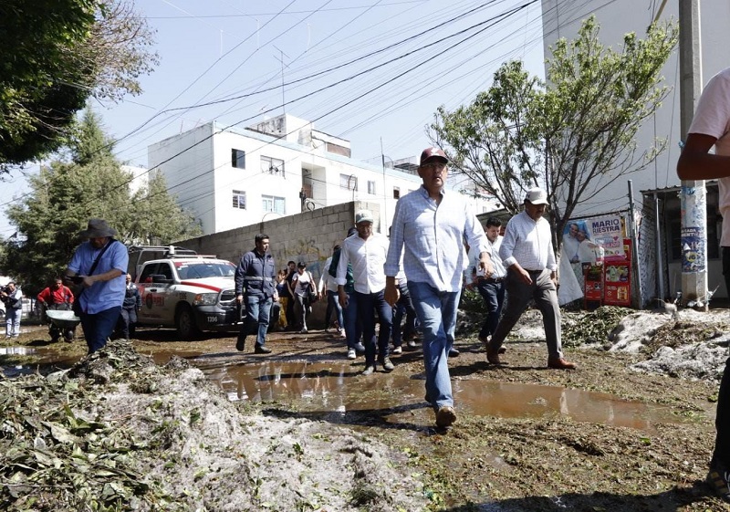FOTOS Céspedes recorre zonas afectadas por granizo en Puebla