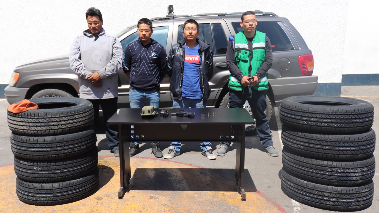 SSP recupera cargamento de neumáticos y 3 autos robados