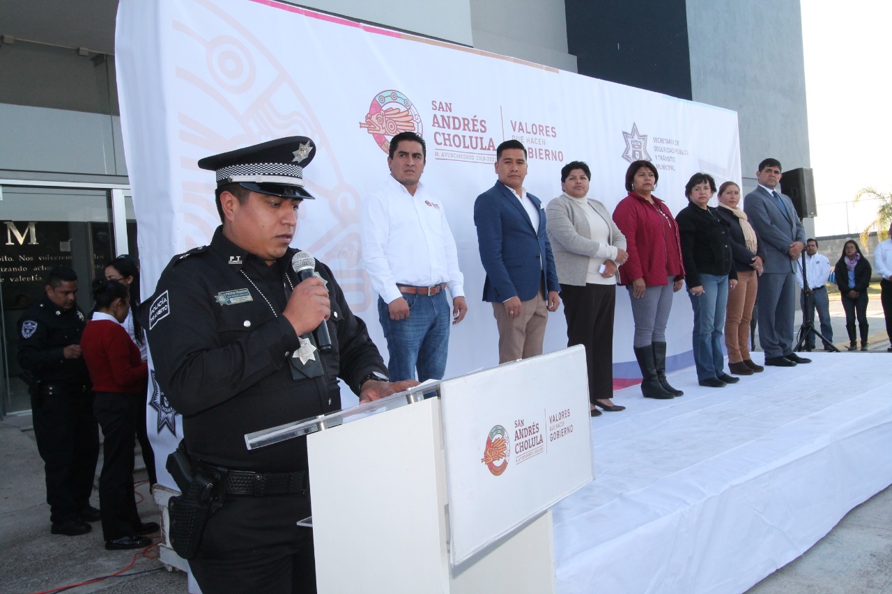 Entregan grados y uniformes a policías de San Andrés Cholula
