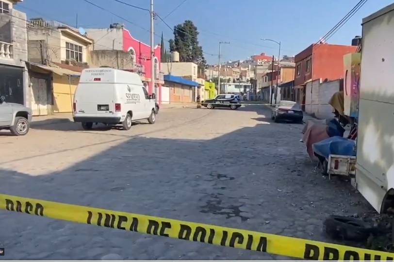 Dejan cadáver encobijado y con narcomensaje en calles de Lomas 5 de Mayo
