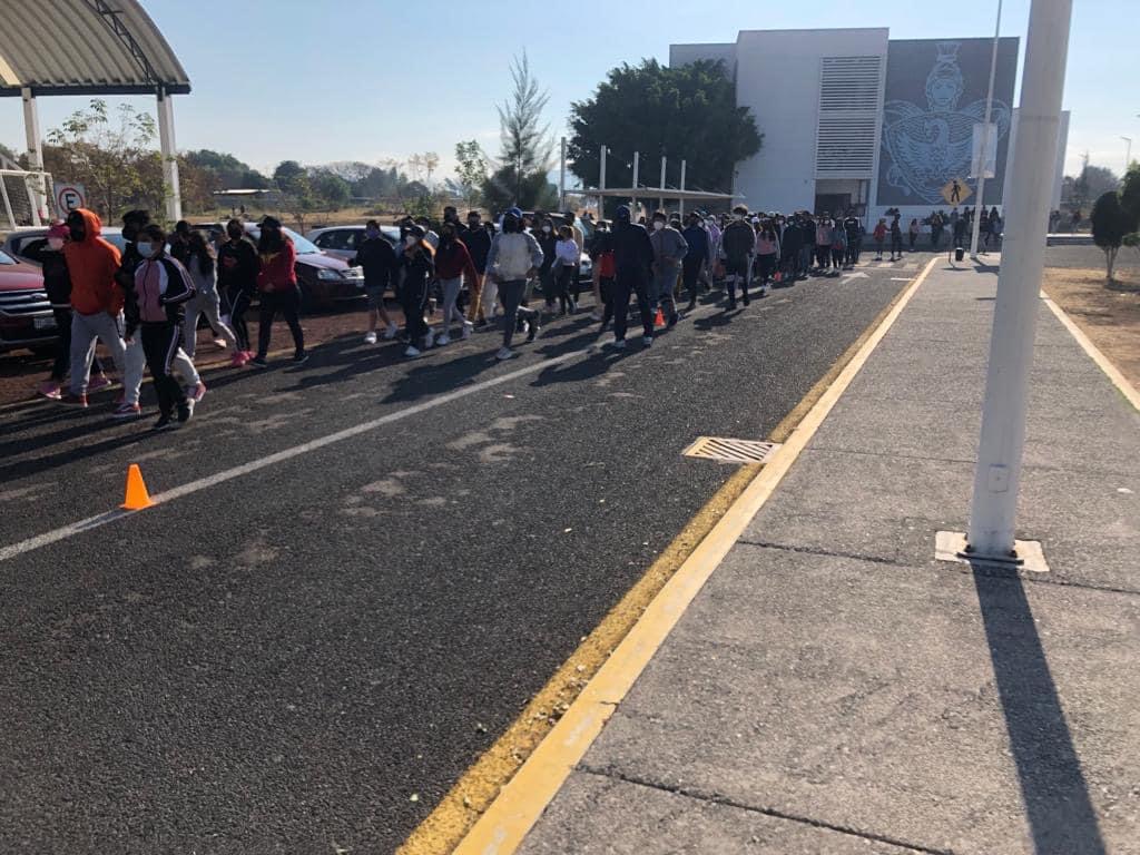 Corren a profesor de prepa BUAP de Atlixco tras cortar el cabello de alumnas