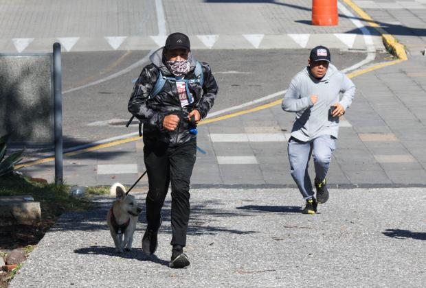 Poblanos se ejercitan en la zona de Los Fuertes