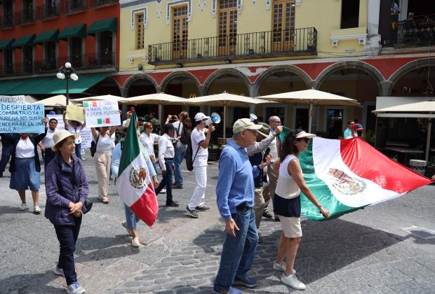 Poblanos se manifiestan en contra de la ley de ciberasedio