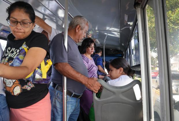 VIDEO Poblanos insatisfechos con servicio del transporte público