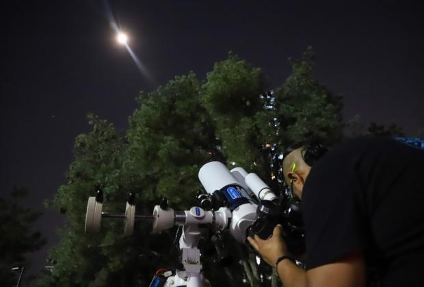 VIDEO Cientos de familias disfrutan de la Noche de Estrellas en la BUAP