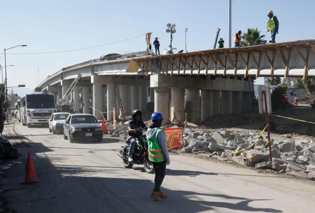 VIDEO Cierre vehicular total por obras en el distribuidor Ejército Oriente en Amalucan