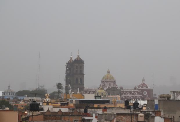 Video Sábado de lluvia con granizo en la capital