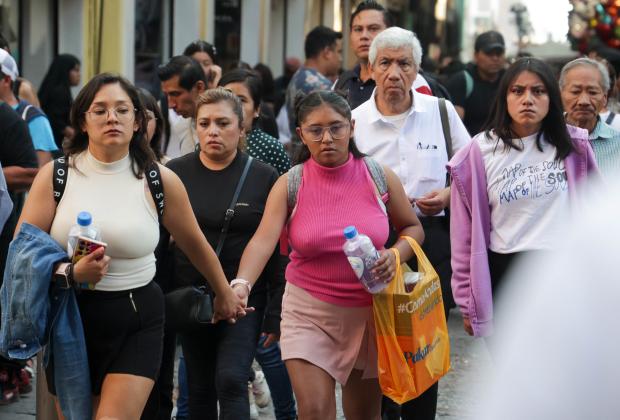 Ríos de gente en el Centro Histórico de Puebla por El Buen Fin