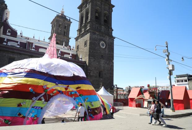 VIDEO Disfruta de la gran Piñata y una Villa Navideña en el Zócalo de Puebla