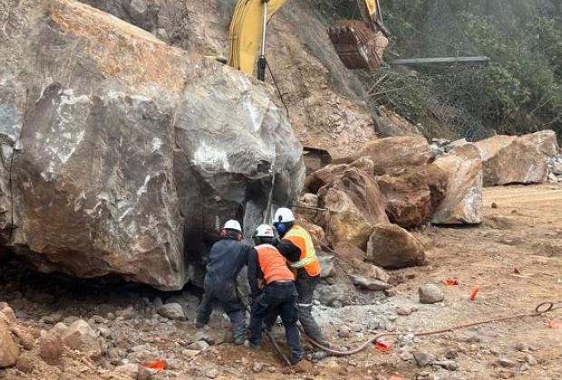 Recuperación de la autopista Acatzingo-Ciudad Mendoza tiene un avance del 82%