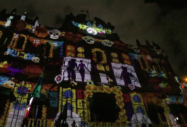 VIDEO Poblanos disfrutaron del video mapping y espectáculo de drones por Día de Muertos