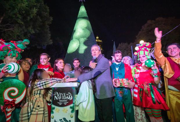 Pepe Chedraui encabeza encendido del Árbol de Navidad