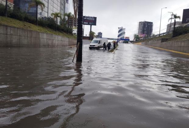 Colapsa y se inunda Puente de Lomas de Angelópolis